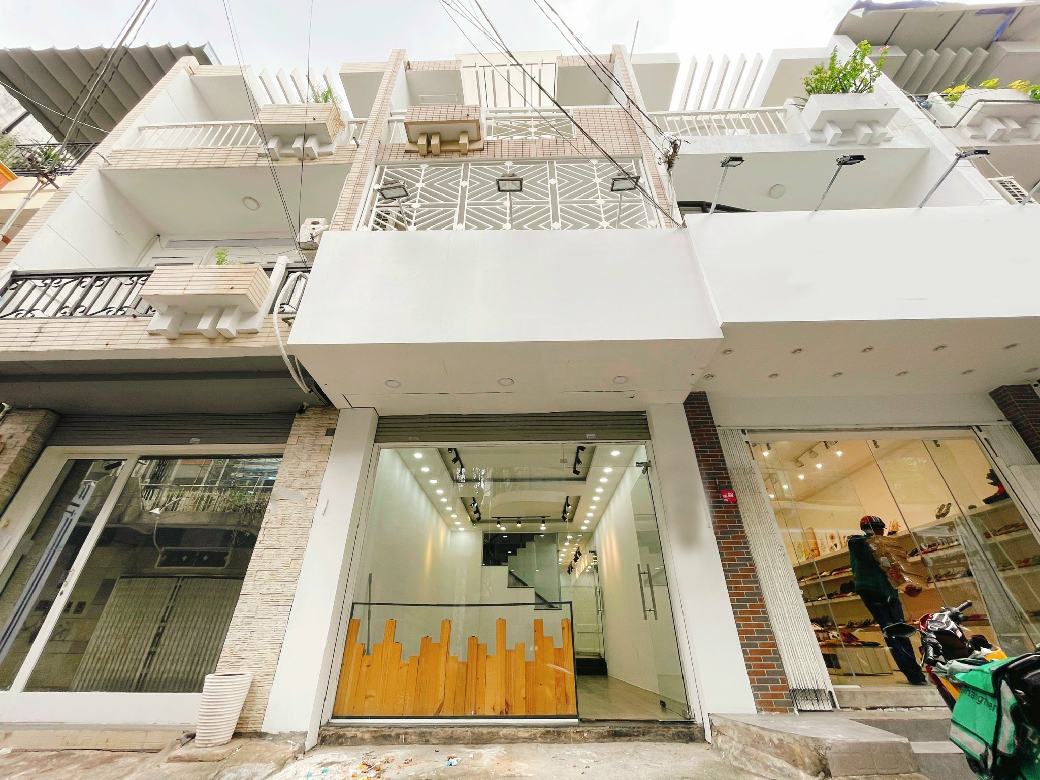 Cho thuê NC HXH (483/xx) Đường Lê Văn Sỹ, Phường 12, Quận 3.